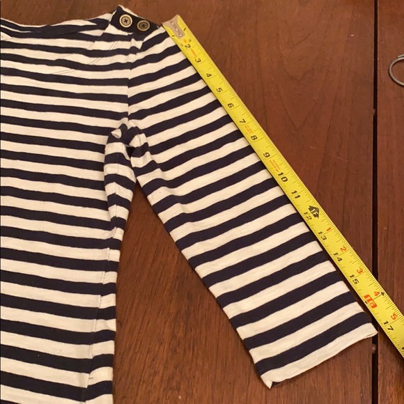 14:06 - Banana Republic Stripped Shirt - Picture 12 of 13